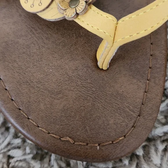 Womans Madeline yellow floral  sandal size 8 - Picture 8 of 10